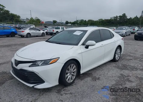 2018 Toyota Camry Le из США, поврежденный, VIN 4T1B11HK3JU017687